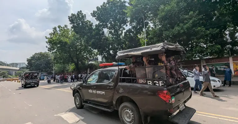 আইনশৃঙ্খলা বাহিনীর টহল